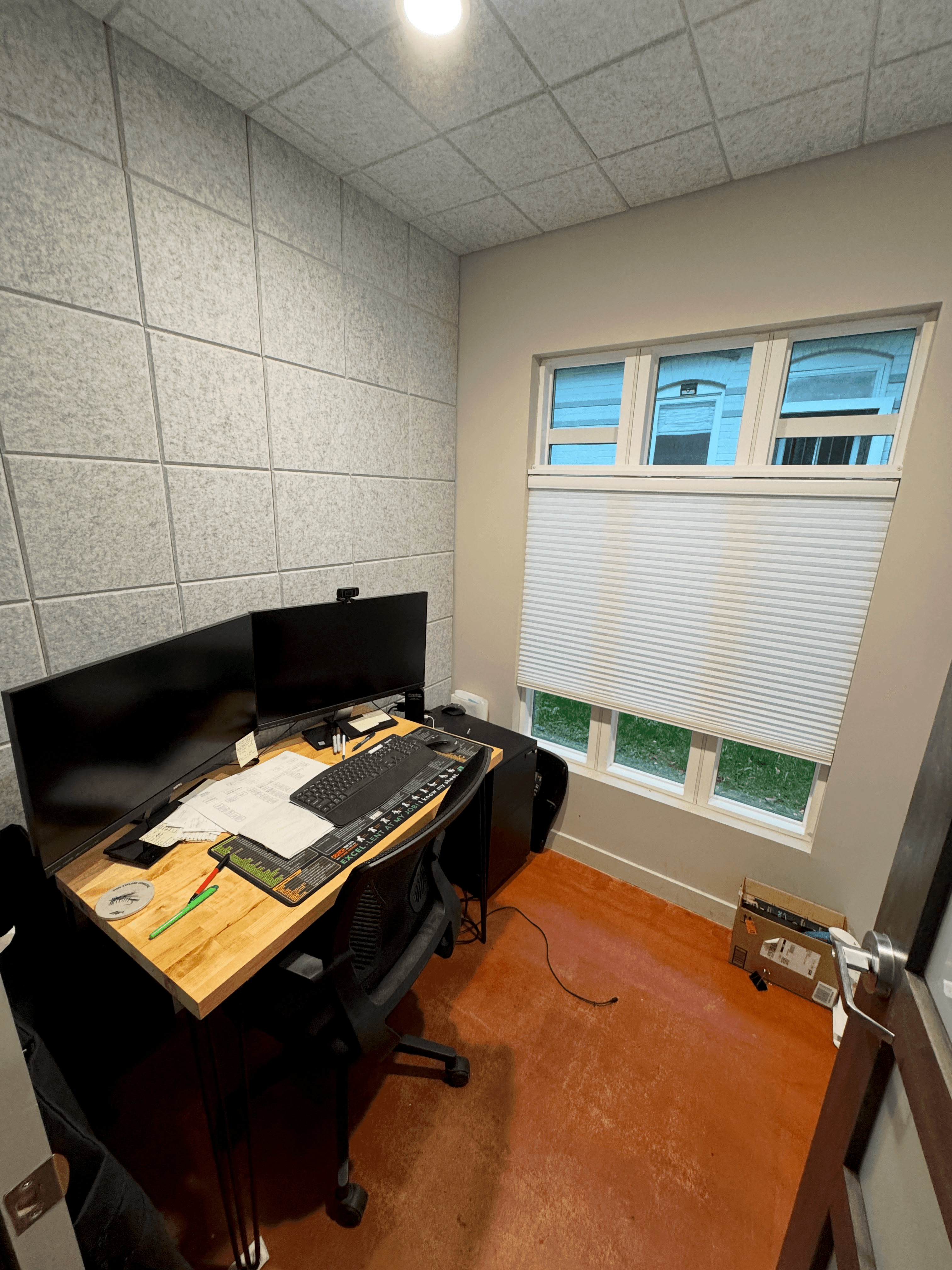 Single Desk Office - view 2