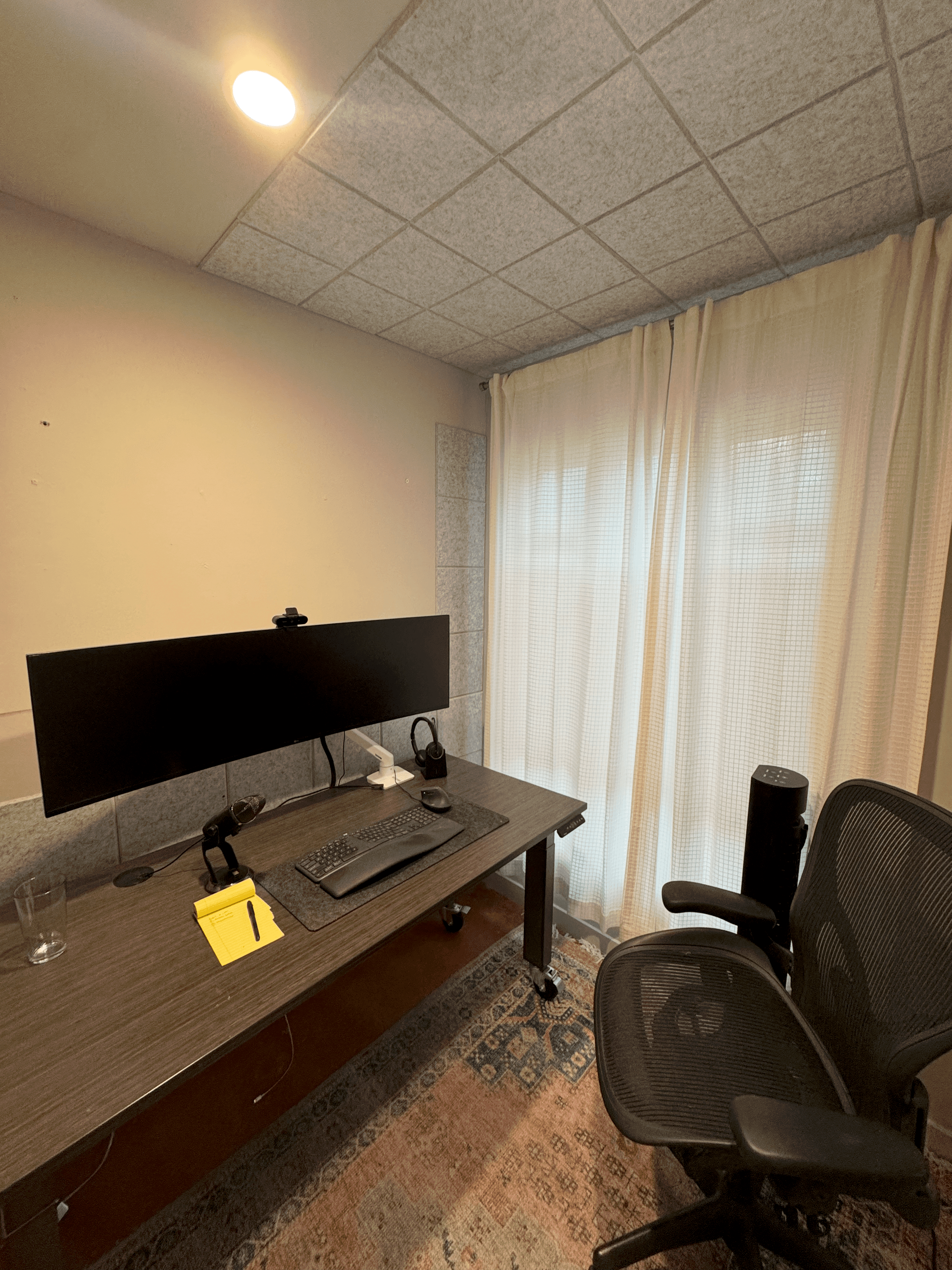 Single Desk Office